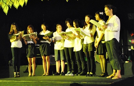 The Chamber choir performs a Welsh lullaby along with Ms Claire Gordon from the primary school singing the first verse in Welsh.